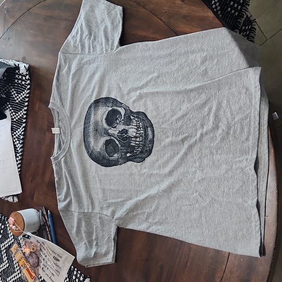 Skull tshirt in Large - Picture 1 of 3